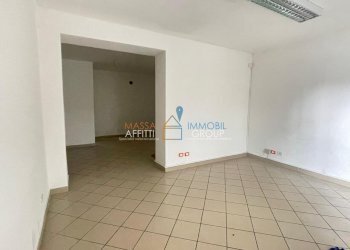 WhatsApp Image 2023-06-13 at 19.43.18.jpeg - Locale Commerciale Via Benedetto Croce 24, Massa - foto 6