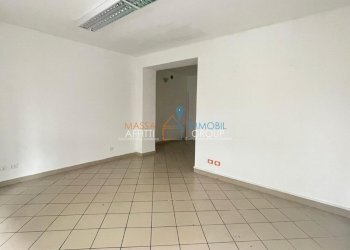 WhatsApp Image 2023-06-13 at 19.43.17 (2).jpeg - Locale Commerciale Via Benedetto Croce 24, Massa - foto 7