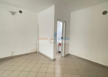 WhatsApp Image 2023-06-13 at 19.43.20 (1).jpeg - Locale Commerciale Via Benedetto Croce 24, Massa - foto 10