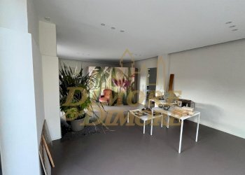 PHOTO-2026-03-30-15-30-56.jpg - Locale Commerciale Sesto Calende - foto 1