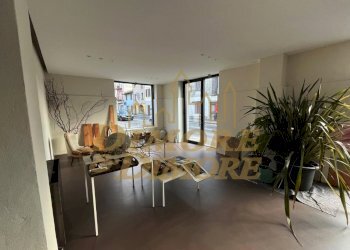 PHOTO-2026-03-30-15-30-55 9.jpg - Locale Commerciale Sesto Calende - foto 2