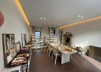 PHOTO-2026-03-30-15-30-56 12.jpg - Locale Commerciale Sesto Calende - foto 6