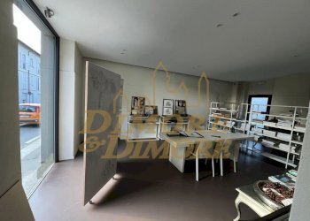 PHOTO-2026-03-30-15-30-56 6.jpg - Locale Commerciale Sesto Calende - foto 11