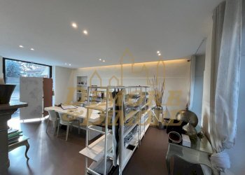 PHOTO-2026-03-30-15-30-56 10.jpg - Locale Commerciale Sesto Calende - foto 15