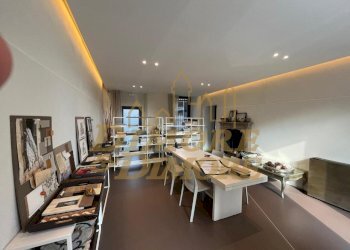 PHOTO-2026-03-30-15-30-56 13.jpg - Locale Commerciale Sesto Calende - foto 16