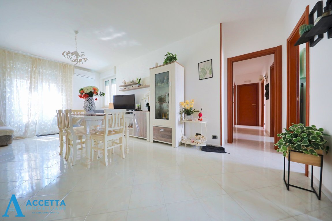 soggiorno - Appartamento Via Giovanni Borraccino 8, Taranto - foto 1