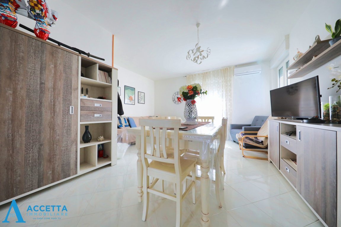 soggiorno - Appartamento Via Giovanni Borraccino 8, Taranto - foto 2