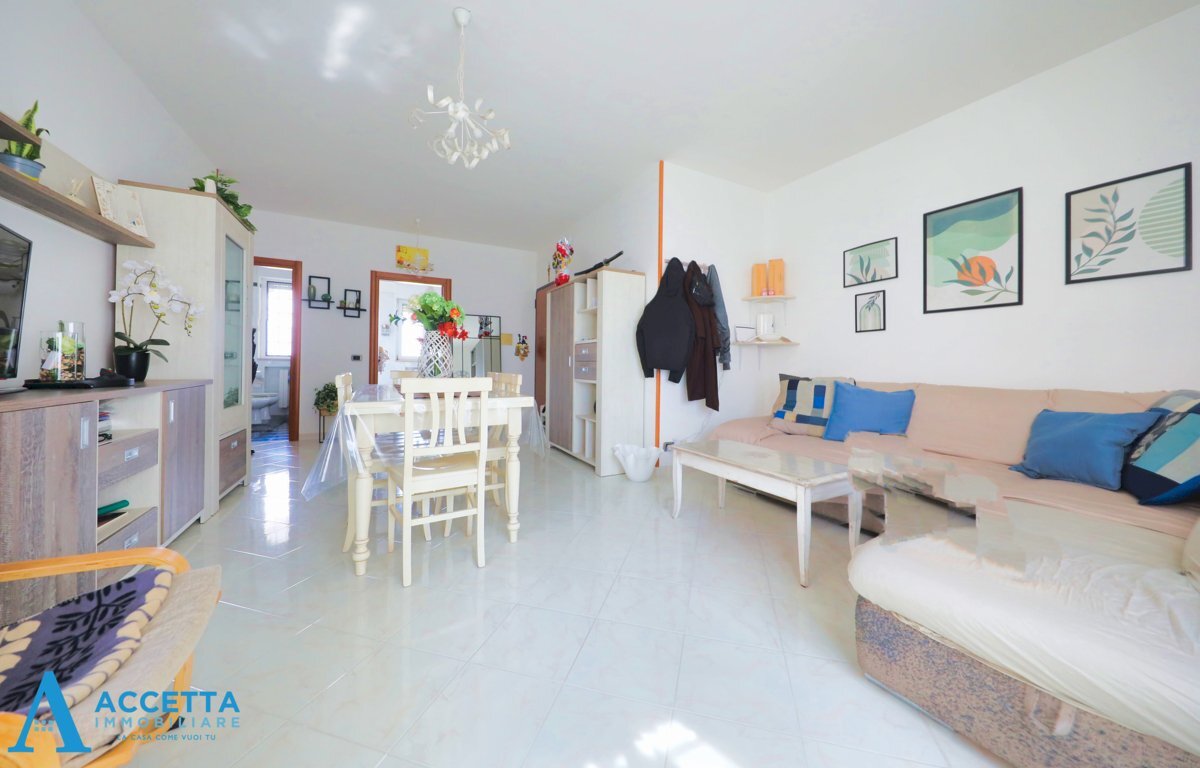 soggiorno - Appartamento Via Giovanni Borraccino 8, Taranto - foto 3