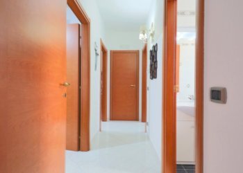 corridoio - Appartamento Via Giovanni Borraccino 8, Taranto - foto 9