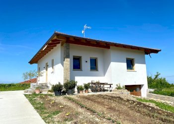 001.jpg - Villa Località Coste Baraccone 5, Serravalle Langhe - foto 2