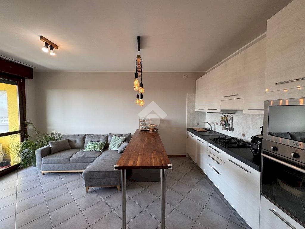 Appartamento Via Corrado Alvaro, Trezzano Rosa - foto 1