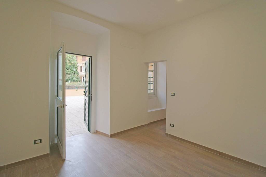 Shop Genova (neighborhood Castelletto) - photo 1