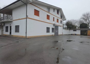 Capannone Via dei Tigli, 9, Cento - foto 1