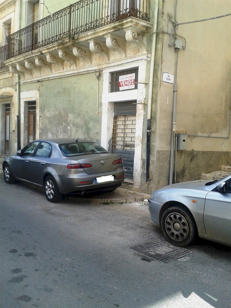 Locale Commerciale via Libertà, Scicli - foto 1