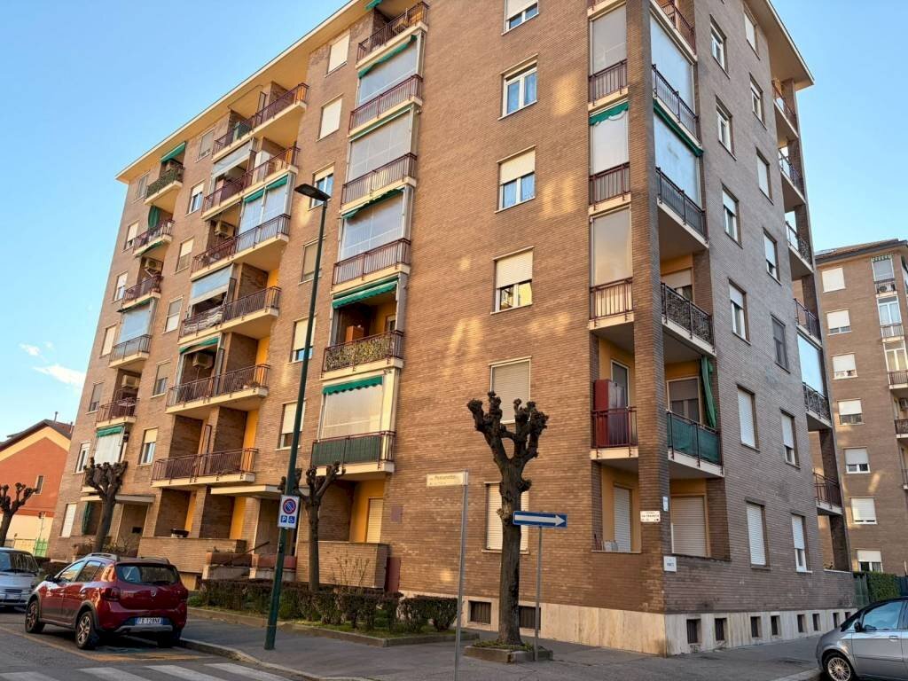 Three-room apartment Torino (neighborhood Mirafiori Sud) - photo 1