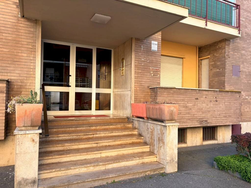 Three-room apartment Torino (neighborhood Mirafiori Sud) - photo 2