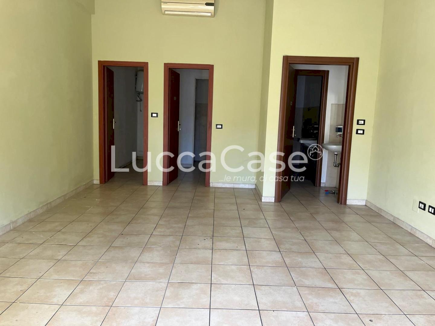 Locale Commerciale Lucca (zona San Marco) - foto 1