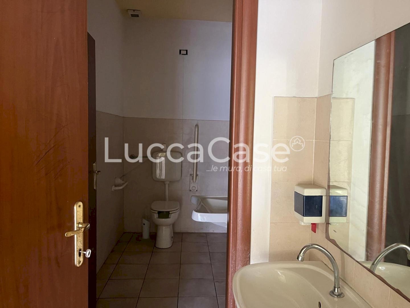 Locale Commerciale Lucca (zona San Marco) - foto 2