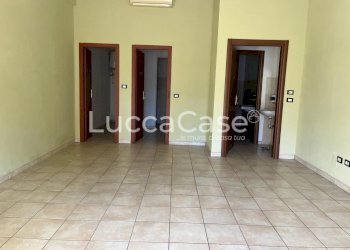 Locale Commerciale Lucca (zona San Marco) - foto 1