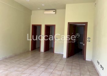 Locale Commerciale Lucca (zona San Marco) - foto 3