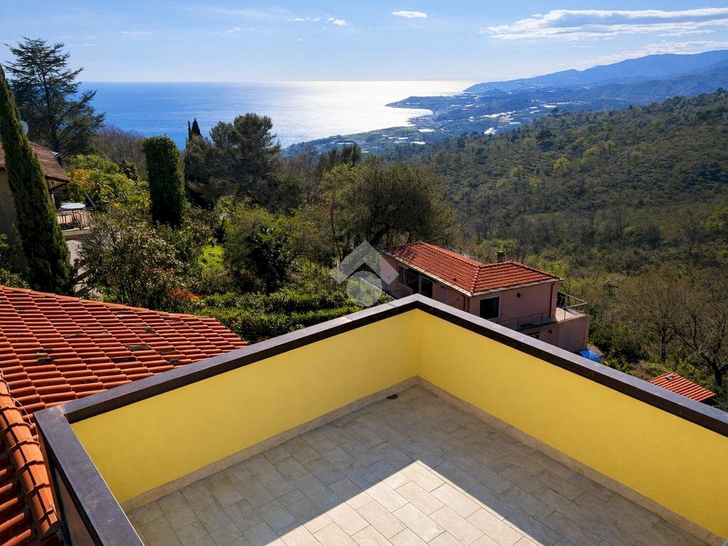 Portion of a house Strada S. Antonio, Cipressa - photo 2