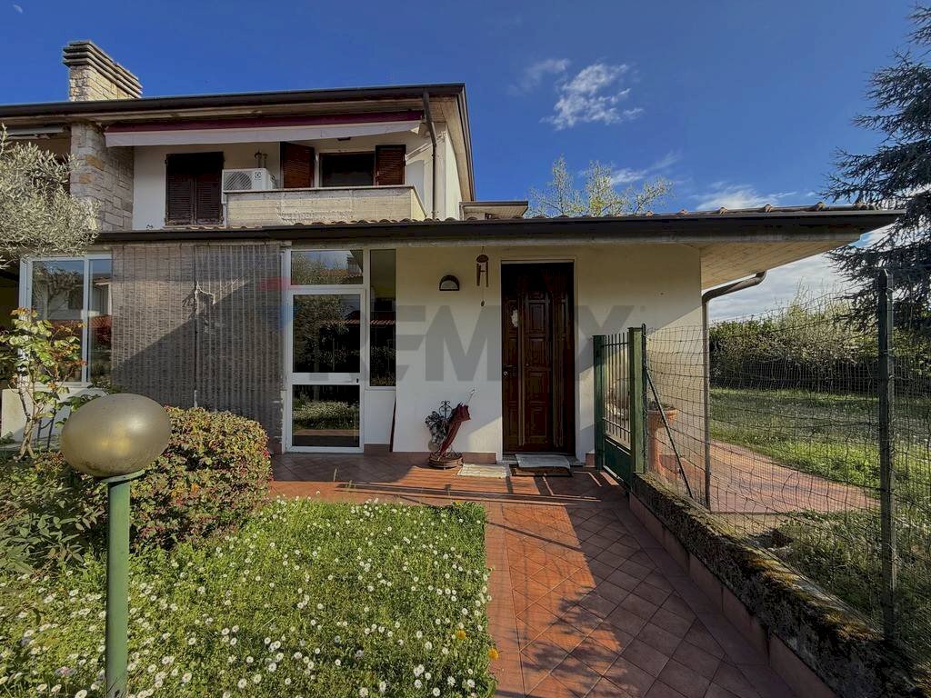 Villa a Schiera Via Villaggio Morosini, 21 
 Castelli Calepio, Castelli Calepio - foto 1