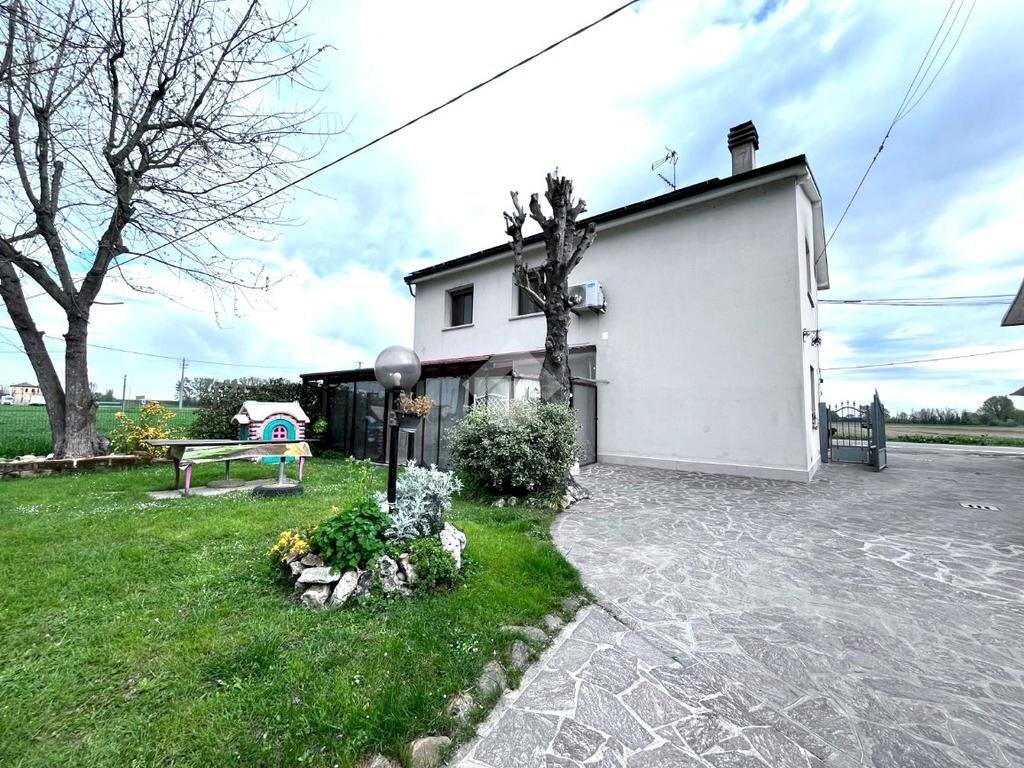 Portion of a house Via Canaletto, Malalbergo - photo 1