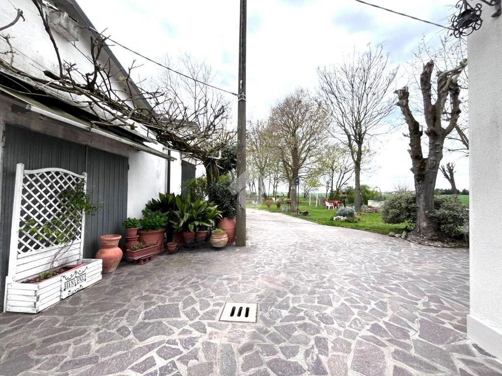 Portion of a house Via Canaletto, Malalbergo - photo 3