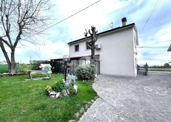 Portion of a house Via Canaletto, Malalbergo - photo 1