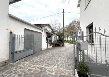 Portion of a house Via Canaletto, Malalbergo - photo 2