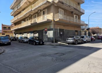 Edificio all\'aperto - Commercial Premises via Kenndy, Casoria - photo 1