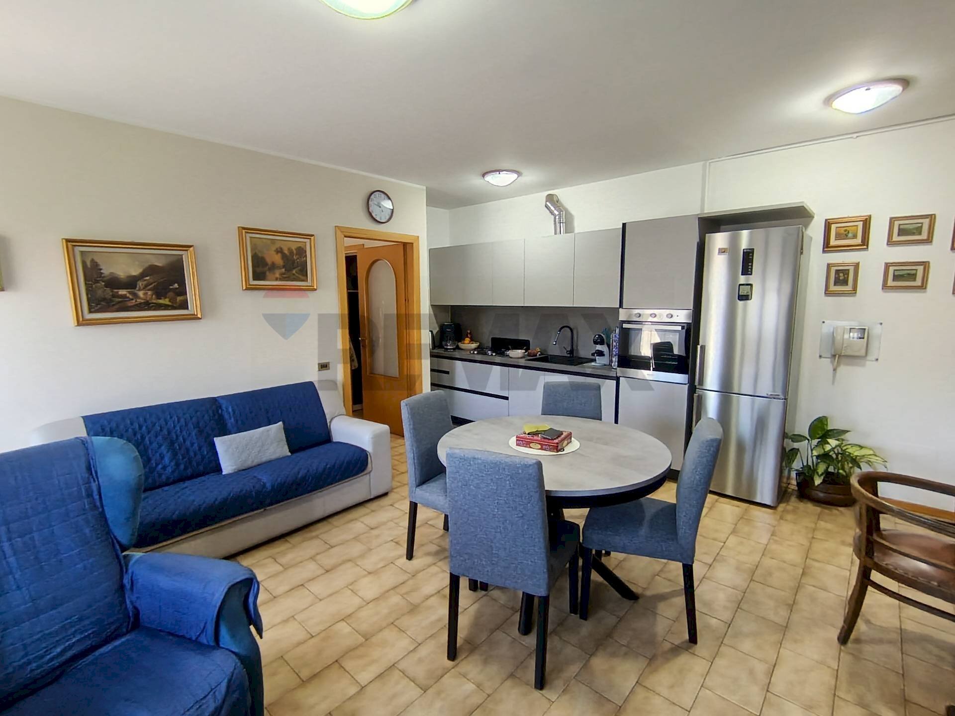 Sala da pranzo - Trilocale via Parri
 
21, Rho - foto 1