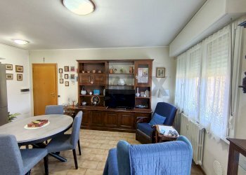 Sala da pranzo - Trilocale via Parri
 
21, Rho - foto 2