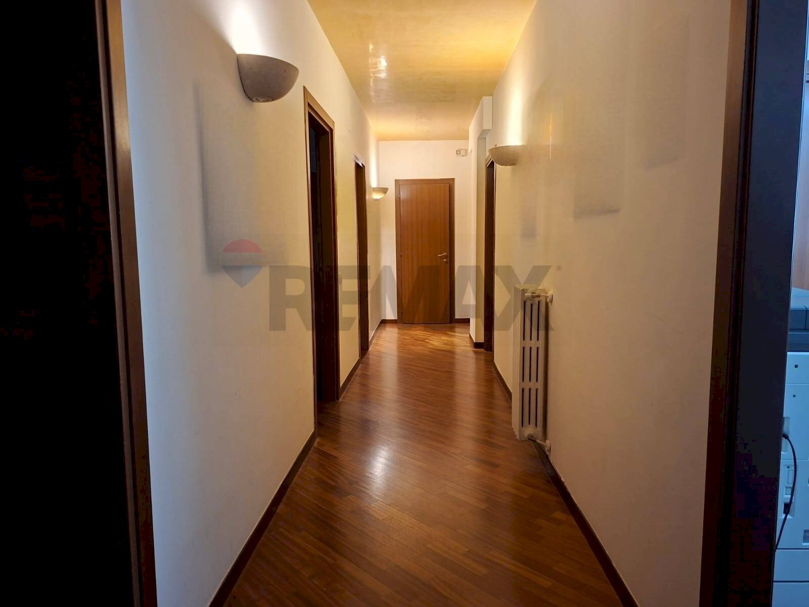 Hall / corridoio - Apartment Via Giuseppe Saverio Poli
 
21/a, Bari - photo 1