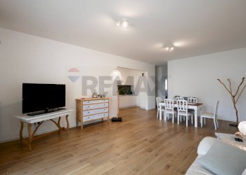 Sala da pranzo - Villa Via Luisi
 
29, Bari - foto 6