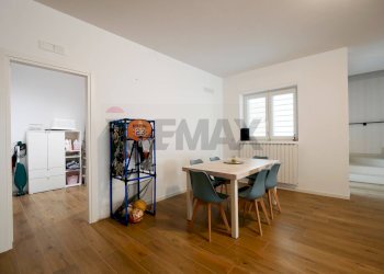 Sala da pranzo - Villa Via Luisi
 
29, Bari - foto 24