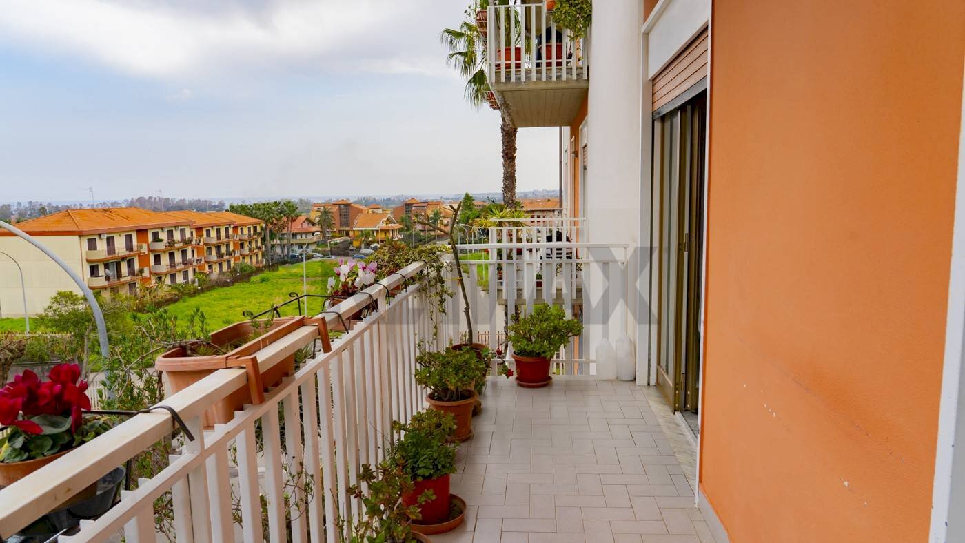 Balcone - Trilocale Via Pier Santi Mattarella
 
20, Mascali - foto 2