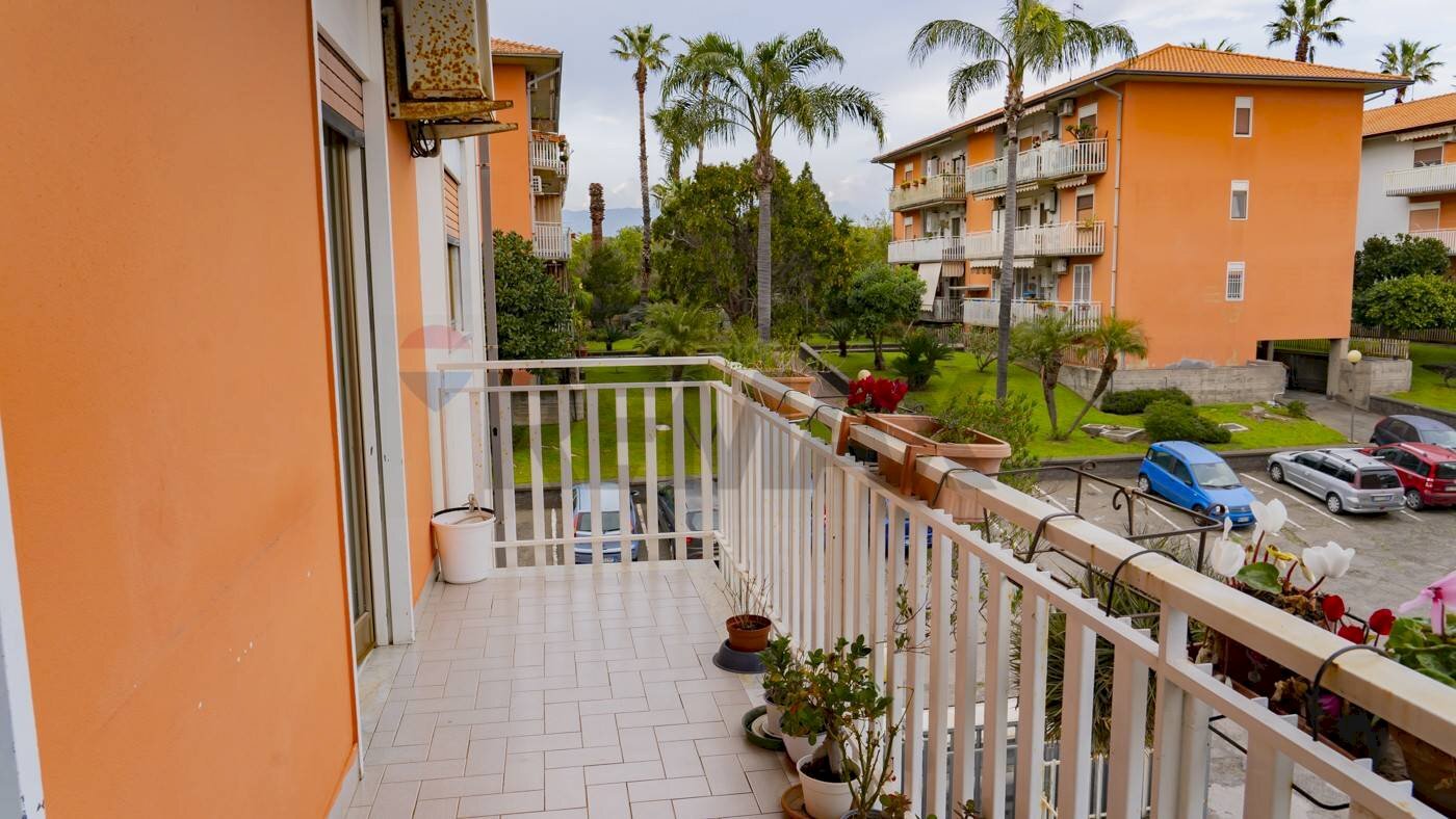 Balcone - Trilocale Via Pier Santi Mattarella
 
20, Mascali - foto 3