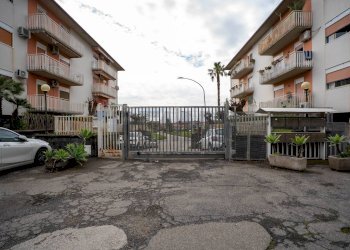 Edificio all\'aperto - Trilocale Via Pier Santi Mattarella
 
20, Mascali - foto 24