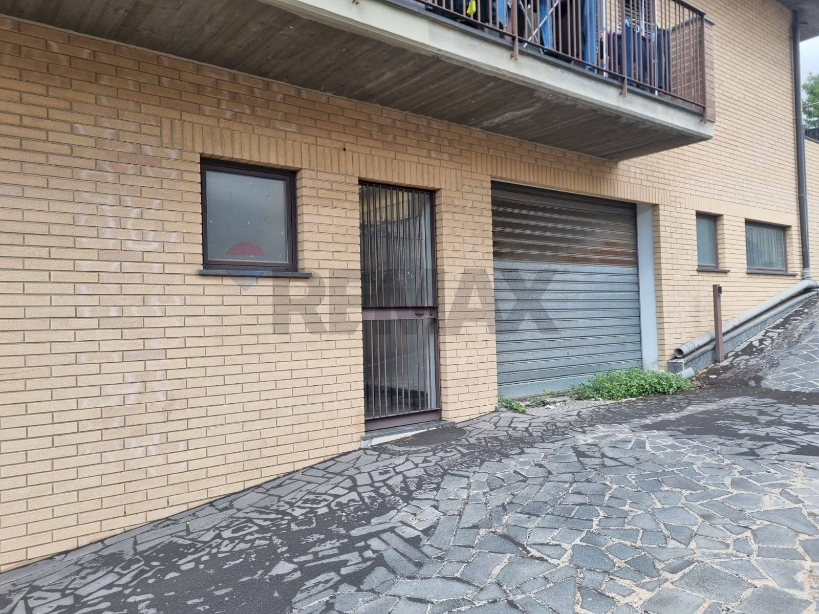 Edificio all\'aperto - Locale Commerciale Via Vincenzo Muccioli
 
29, Gravina di Catania - foto 1