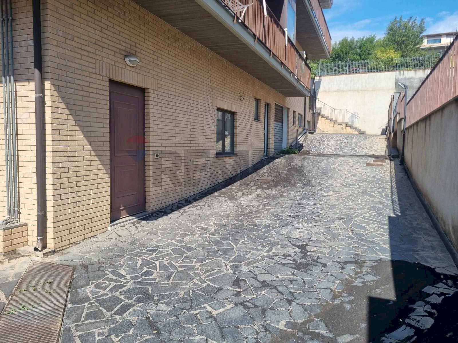 Terrazza - Locale Commerciale Via Vincenzo Muccioli
 
29, Gravina di Catania - foto 2