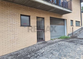 Edificio all\'aperto - Locale Commerciale Via Vincenzo Muccioli
 
29, Gravina di Catania - foto 1