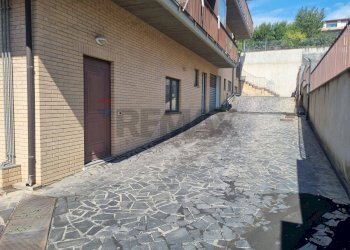 Terrazza - Locale Commerciale Via Vincenzo Muccioli
 
29, Gravina di Catania - foto 2