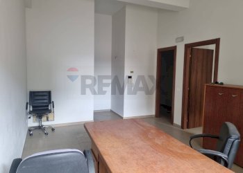 Sala da pranzo - Locale Commerciale Via Vincenzo Muccioli
 
29, Gravina di Catania - foto 11