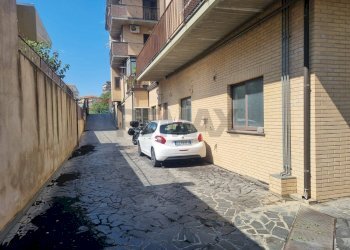 Edificio all\'aperto - Locale Commerciale Via Vincenzo Muccioli
 
29, Gravina di Catania - foto 13