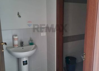 Bagno - Locale Commerciale Via Vincenzo Muccioli
 
29, Gravina di Catania - foto 15