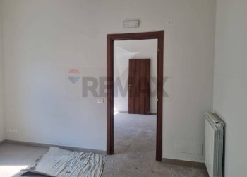 Stanza vuota - Locale Commerciale Via Vincenzo Muccioli
 
29, Gravina di Catania - foto 17