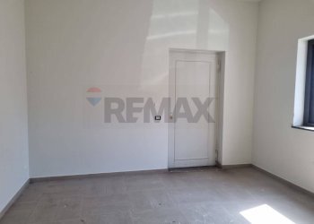 Stanza vuota - Locale Commerciale Via Vincenzo Muccioli
 
29, Gravina di Catania - foto 21