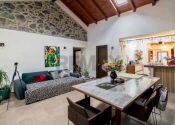 Sala da pranzo - Casa indipendente via molise
 
33, Acireale - foto 1