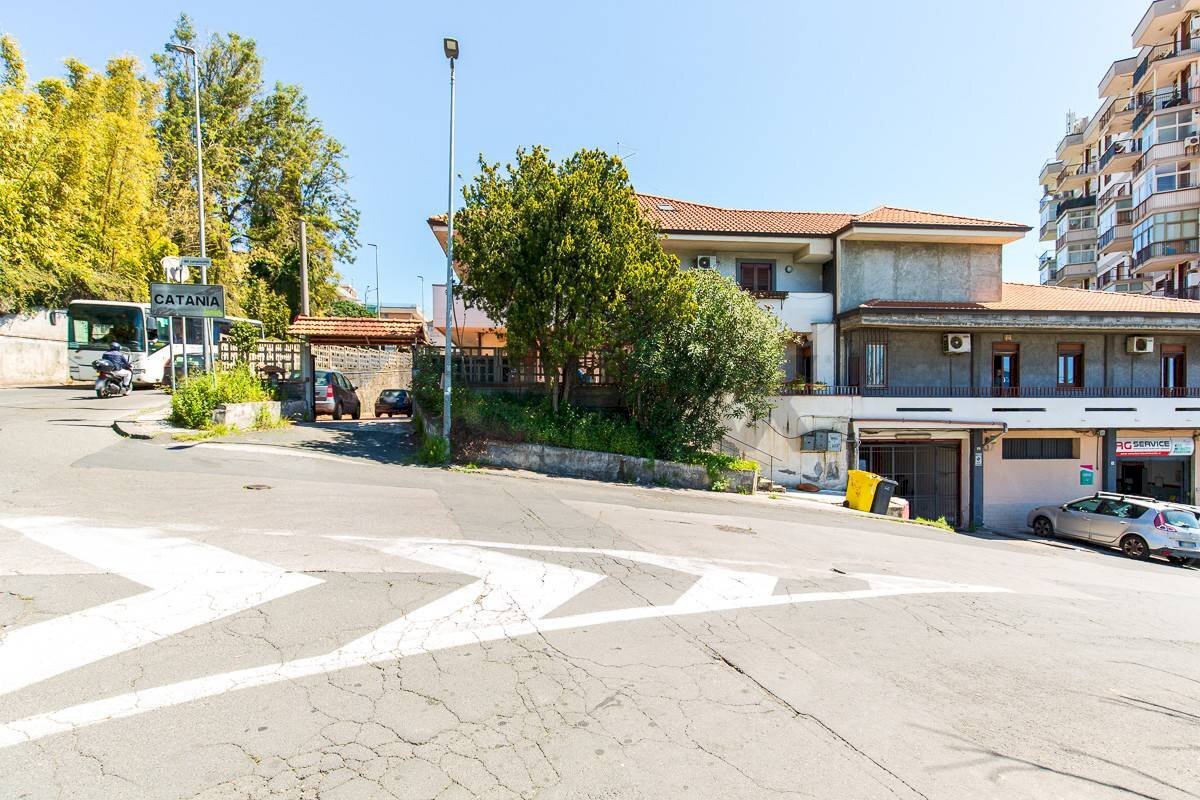 Edificio all\'aperto - Casa semi indipendente Via del Canalicchio
 
1, Tremestieri Etneo - foto 1
